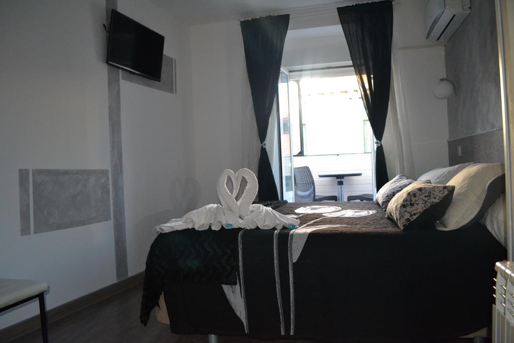 Hostal Meyra Madrid Eksteriør bilde