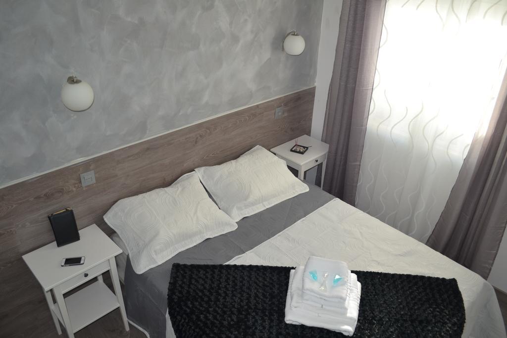 Hostal Meyra Madrid Eksteriør bilde