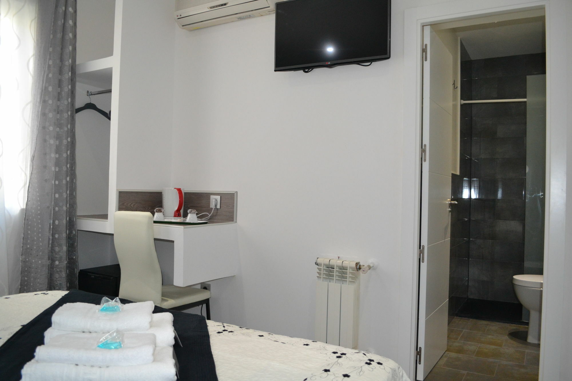 Hostal Meyra Madrid Eksteriør bilde