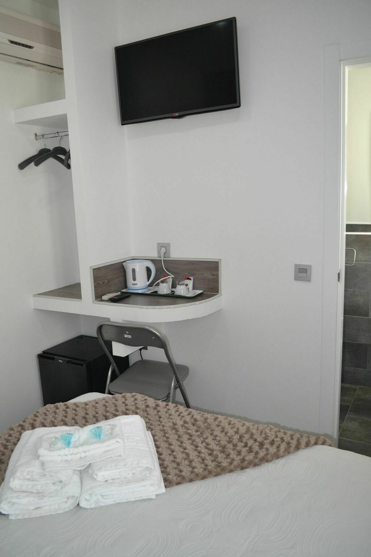 Hostal Meyra Madrid Eksteriør bilde