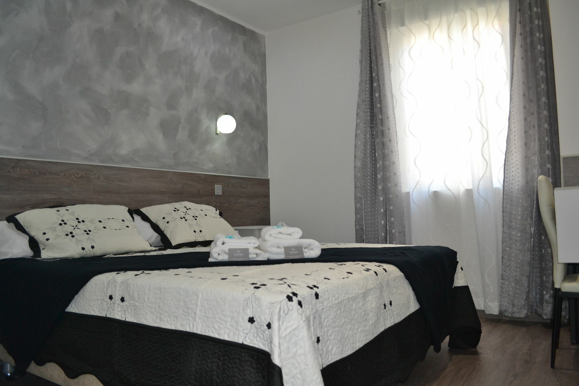 Hostal Meyra Madrid Eksteriør bilde
