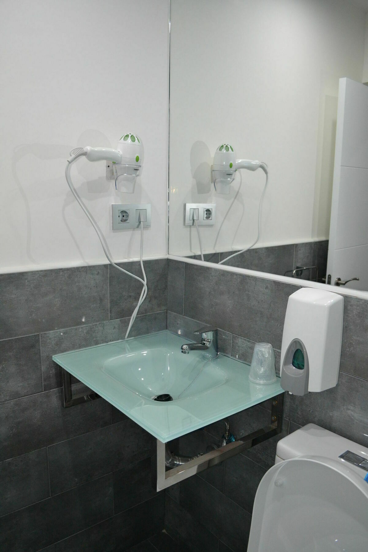 Hostal Meyra Madrid Eksteriør bilde