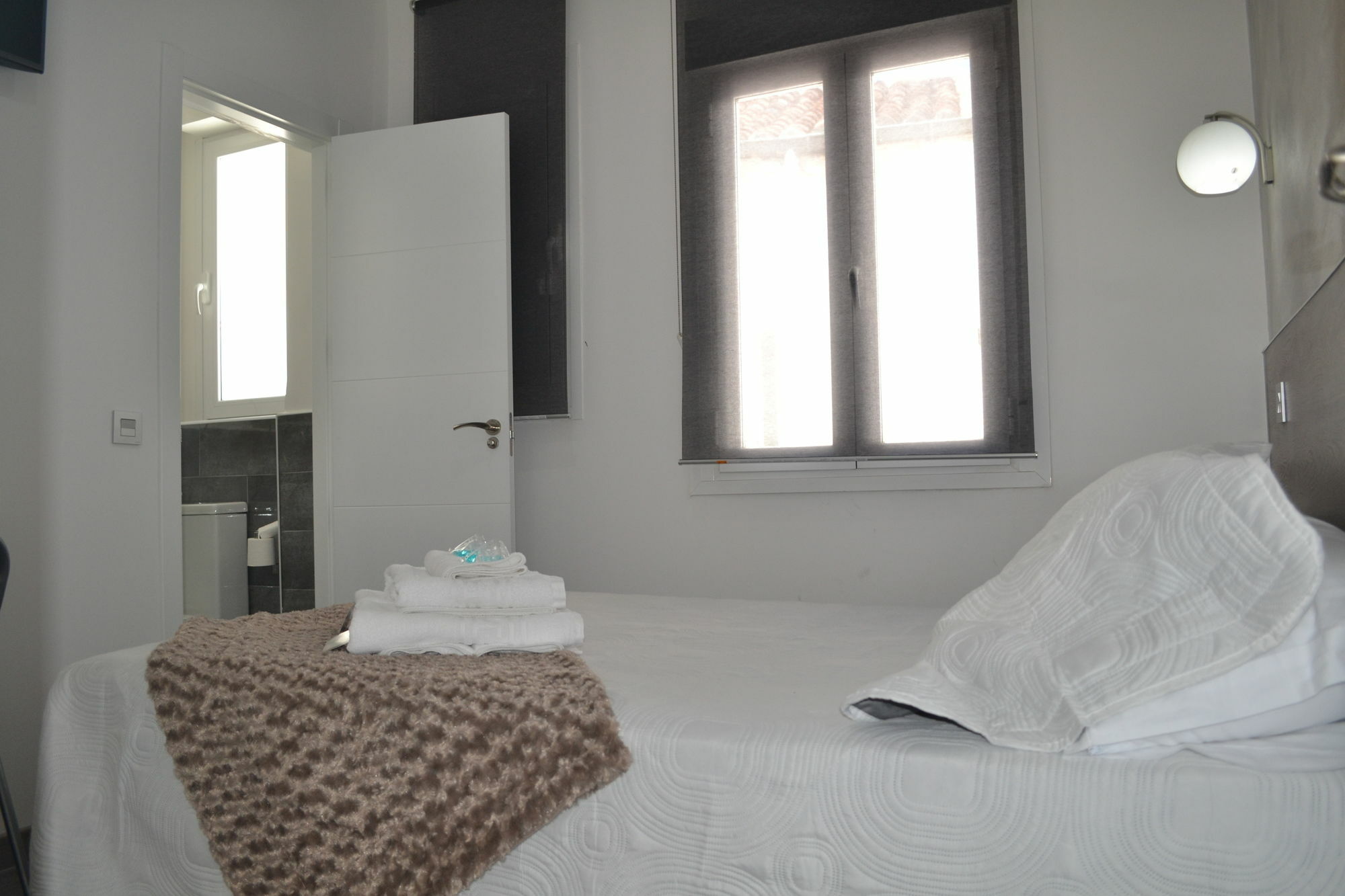 Hostal Meyra Madrid Eksteriør bilde
